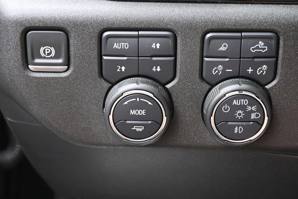 Used 2024 Chevrolet Silverado 1500 High Country w/ High Country Premium Package AWD/4WD image 15