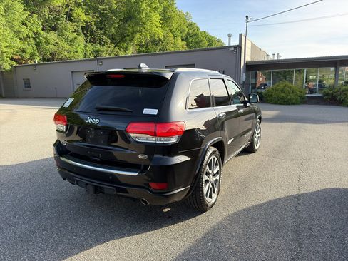 Used 2017 Jeep Grand Cherokee Overland AWD/4WD image 4