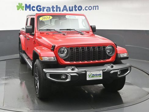 Used 2024 Jeep Gladiator Sport AWD/4WD image 5