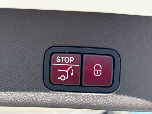 Used 2018 Mercedes-Benz GLS 450 4MATIC w/ Premium Package image 13