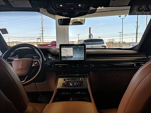 Certified 2023 Lincoln Aviator Black Label w/ Class IV Trailer Tow Package image 15