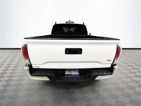 Used 2022 Toyota Tacoma TRD Off-Road image 6