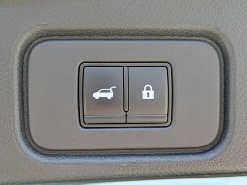Used 2023 Nissan Pathfinder SL FWD image 14