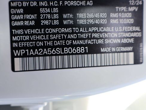 Used 2025 Porsche Macan AWD/4WD image 37