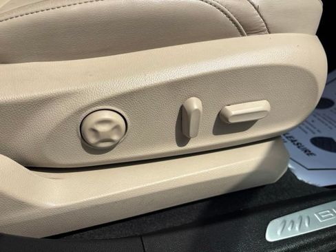 Used 2017 Buick Envision Essence FWD image 28