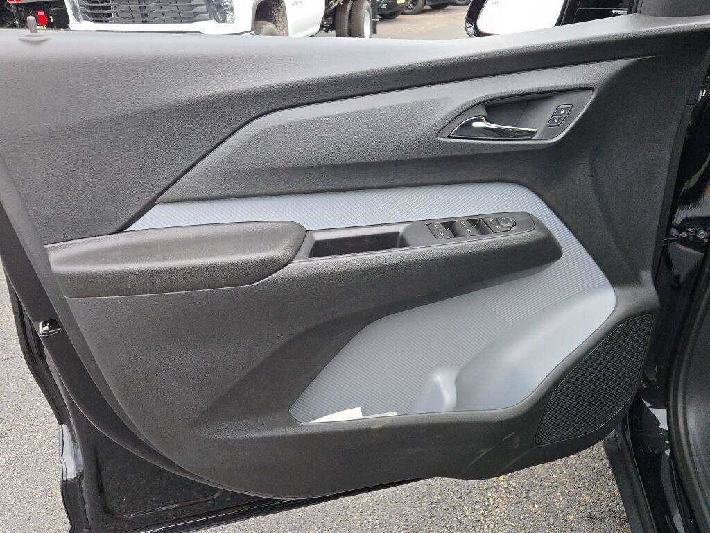 New 2027 Chevrolet Bolt LT FWD image 24