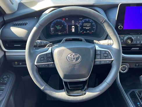 Certified 2025 Toyota Grand Highlander Platinum image 17