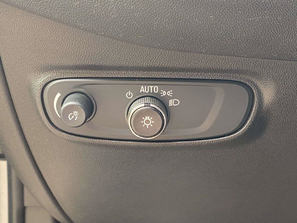 Used 2024 Chevrolet Equinox LT AWD/4WD image 17