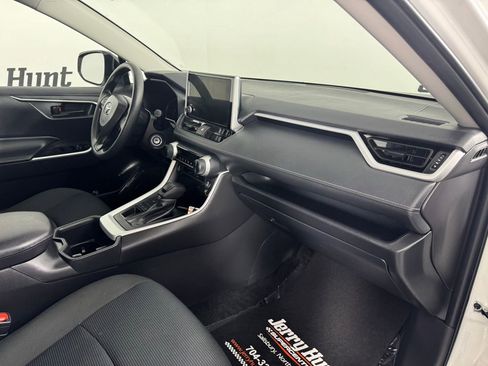 Used 2025 Toyota RAV4 LE image 28