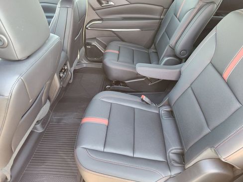 New 2026 Chevrolet Traverse RS w/ LPO, Floor Liner Package image 19