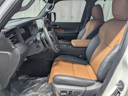 Used 2024 Lexus GX 550 w/ Accessory Package (Z1) AWD/4WD image 10