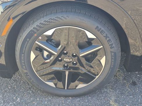 New 2025 Kia EV6 Wind image 18