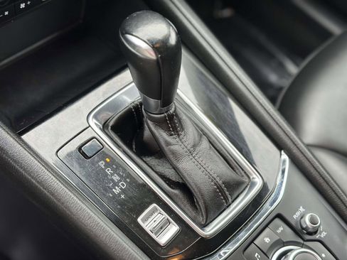 Used 2018 MAZDA CX-5 Touring image 12