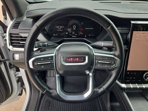 Used 2025 GMC Acadia Elevation w/ Elevation Premium Package FWD image 20