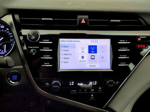 Used 2018 Toyota Camry XLE FWD image 18