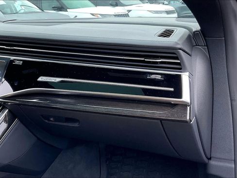 Used 2022 Audi Q8 Prestige image 18
