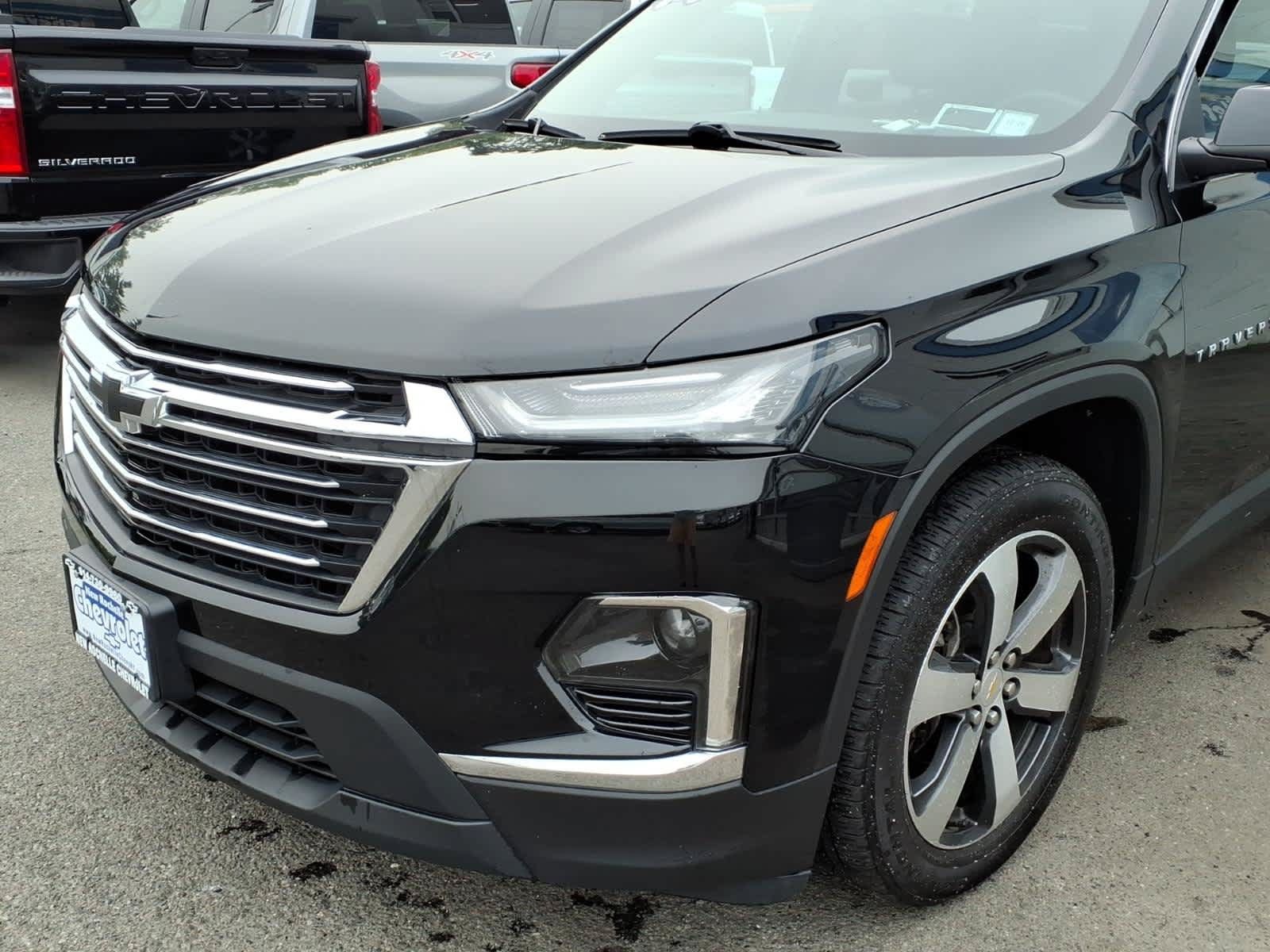 Certified 2023 Chevrolet Traverse LT w/ LT Premium Package AWD/4WD image 7