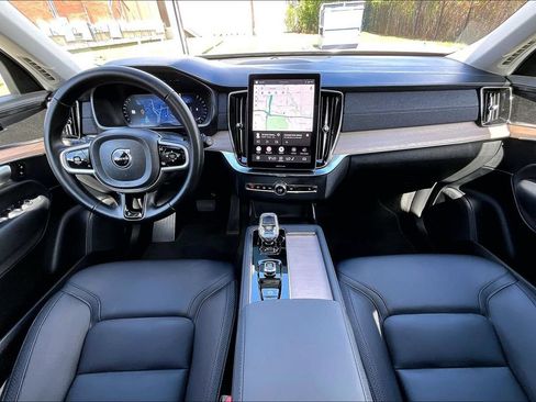 Used 2025 Volvo XC90 B6 Plus AWD/4WD image 19