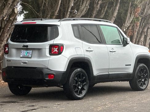 Used 2020 Jeep Renegade Altitude image 4