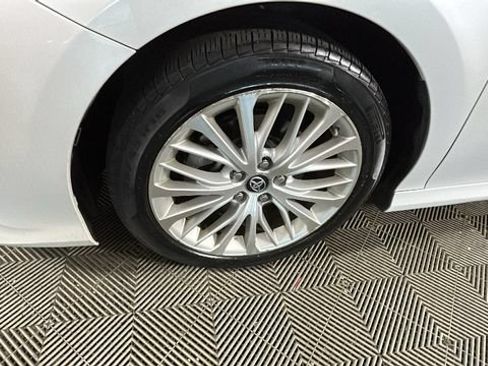 Used 2018 Toyota Camry XLE FWD image 9