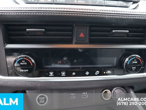 Used 2023 Nissan Rogue SV image 33