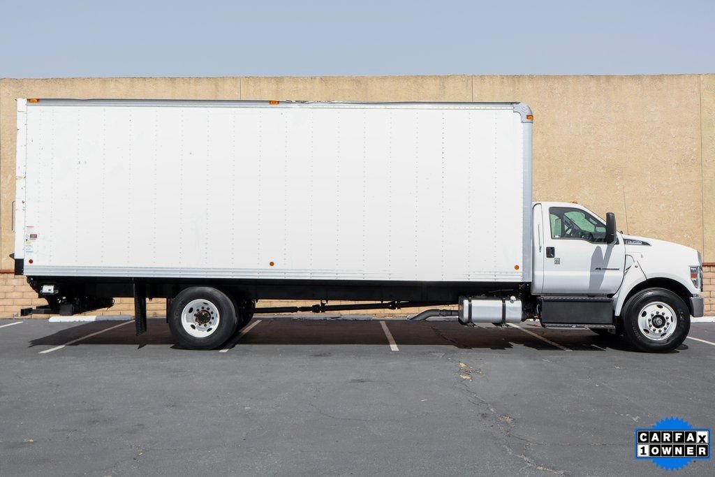 Used 2017 Ford F750 2WD Regular Cab Super Duty image 12