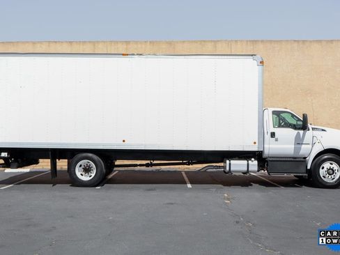 Used 2017 Ford F750 2WD Regular Cab Super Duty image 12