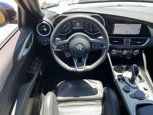 Used 2023 Alfa Romeo Giulia Veloce RWD image 11