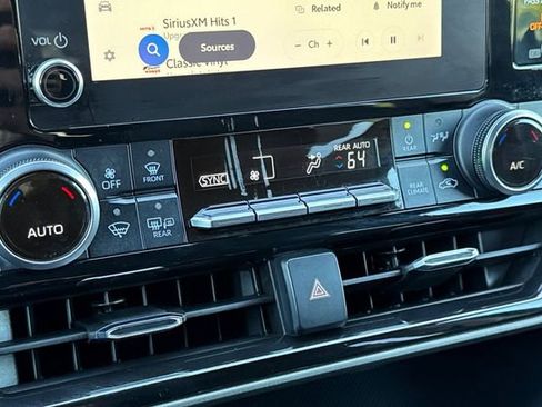 Used 2023 Toyota Highlander LE image 29