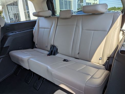 Used 2024 Ford Expedition XLT RWD image 16