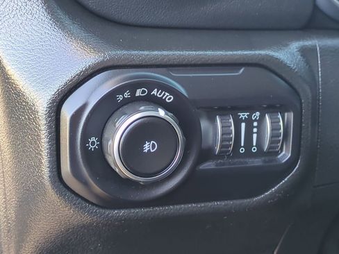 Used 2022 Jeep Wrangler Unlimited Sahara image 19