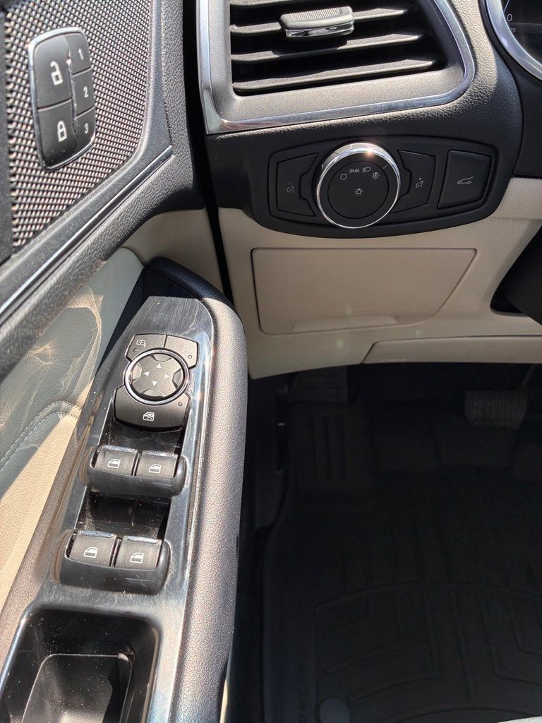 Used 2018 Ford Edge Titanium w/ Equipment Group 302A FWD image 31