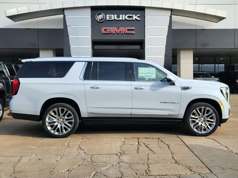New 2026 GMC Yukon XL Denali w/ Denali Reserve Package AWD/4WD image 2