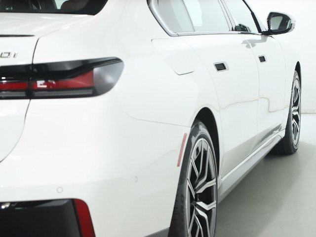 Used 2026 BMW 740i xDrive AWD/4WD image 8