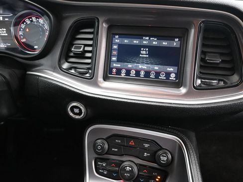 Used 2022 Dodge Challenger SXT RWD image 27