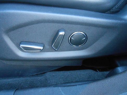 Used 2016 Ford Explorer Limited image 23