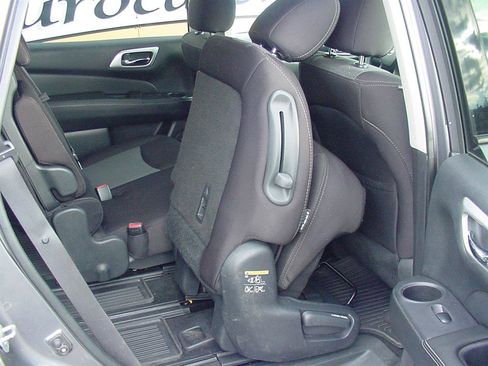 Used 2019 Nissan Pathfinder S image 34