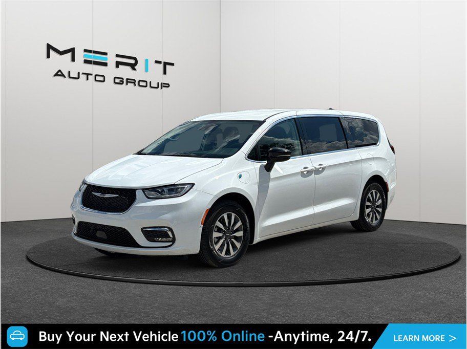 Used 2024 Chrysler Pacifica Limited FWD image 4