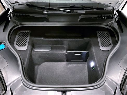 New 2025 Porsche Macan 4 Electric image 9