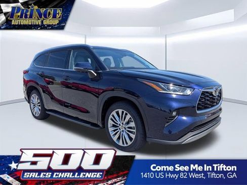 Used 2023 Toyota Highlander Platinum FWD image 1