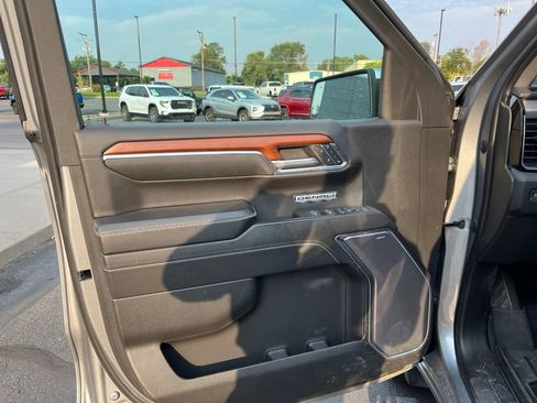 Used 2023 GMC Sierra 1500 Denali w/ Denali Reserve Package AWD/4WD image 17