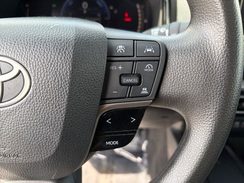 Used 2025 Toyota Camry LE FWD image 15