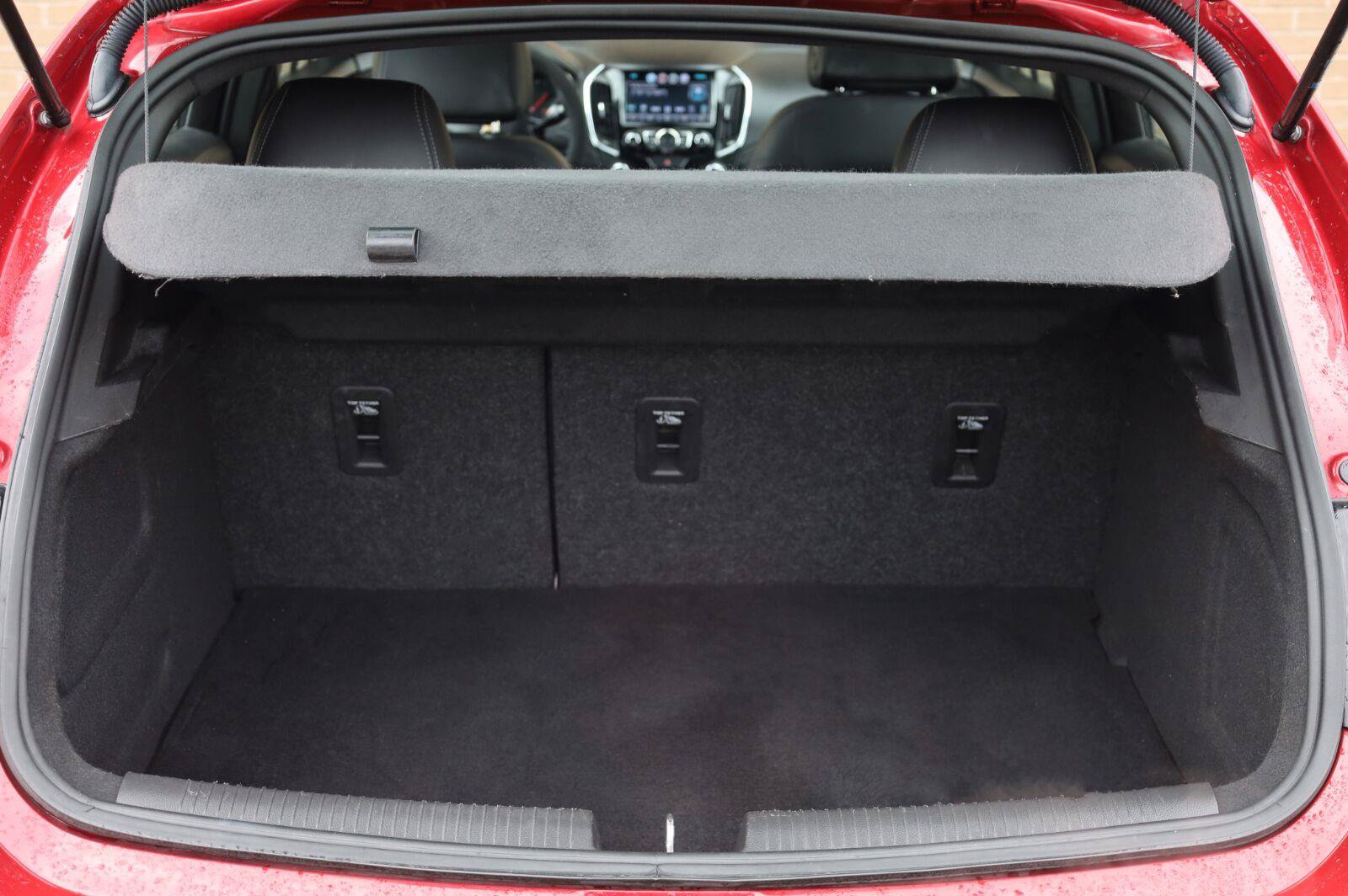 Used 2018 Chevrolet Cruze Premier FWD image 12