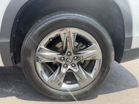 Used 2019 Toyota Highlander Limited Platinum FWD image 20