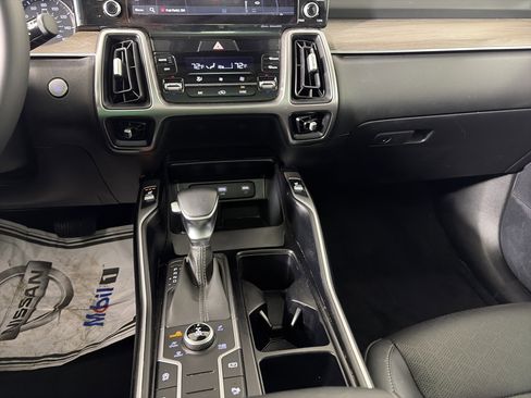 Certified 2022 Kia Sorento S w/ Panoramic Sunroof Package image 25
