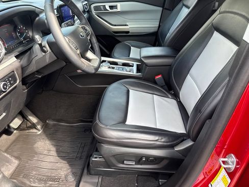 Used 2023 Ford Explorer XLT w/ Equipment Group 202A AWD/4WD image 9