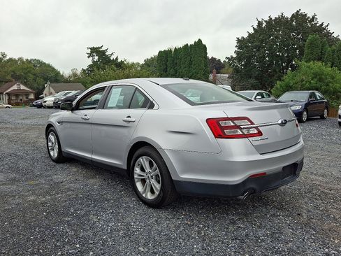 Used 2017 Ford Taurus SE image 5