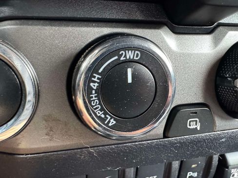 Used 2020 Toyota Tacoma TRD Sport w/ Technology Package AWD/4WD image 33