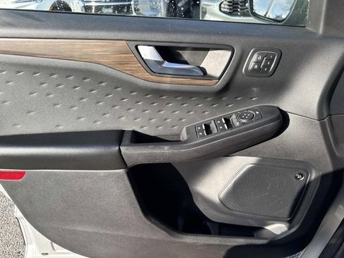 Used 2020 Ford Escape Titanium image 7