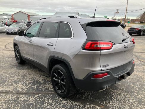 Used 2018 Jeep Cherokee Latitude w/ Cold Weather Group image 5
